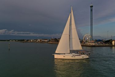 47' Jeanneau 2017 Yacht For Sale